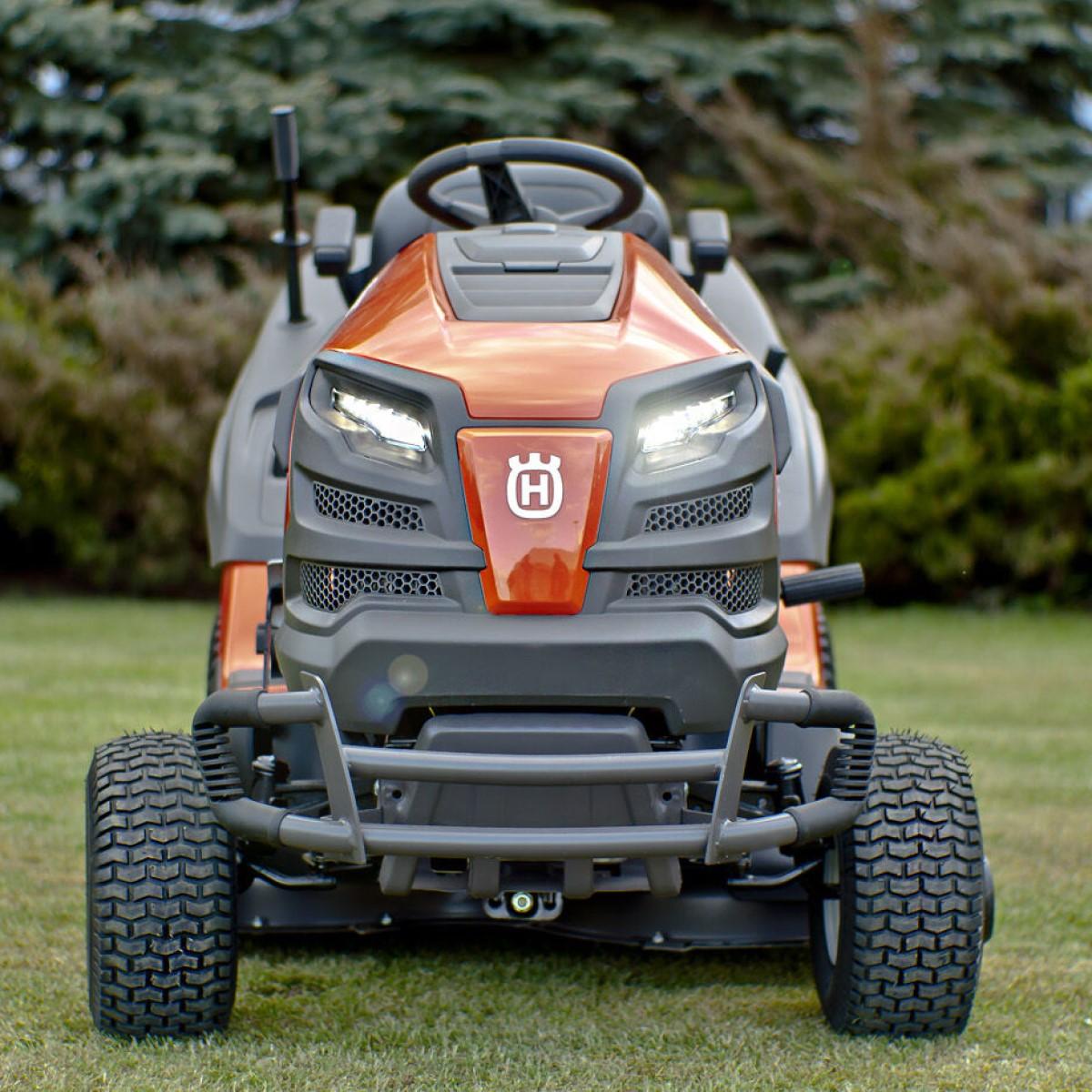 Fűnyíró traktorok